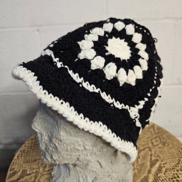True Vintage Cottagecore Poetcore Girly Handmade Black & White Knit Bucket Hat main image 4